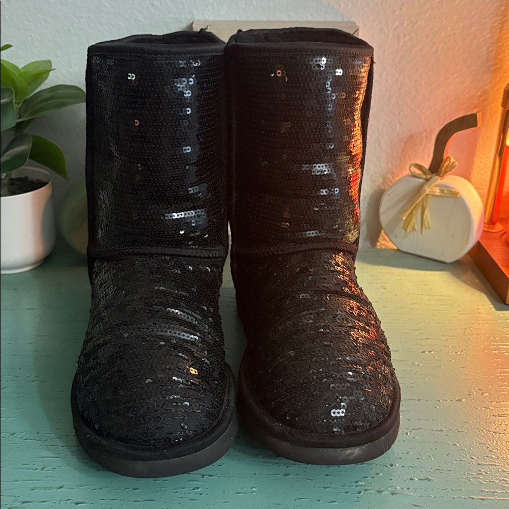 Black Sequin Boots SZ 9 box 136